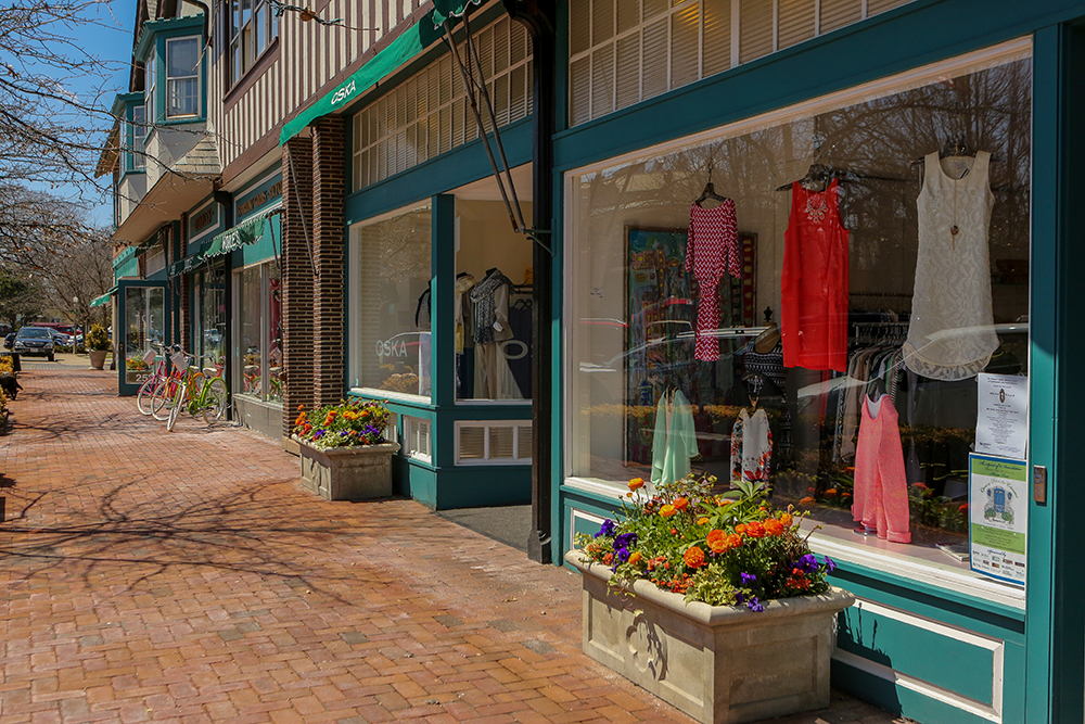 Market Square. Historic. Iconic. Inspired. Since 1916. Lake Forest